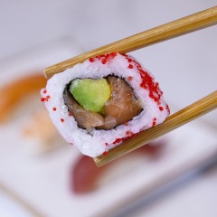 Uramaki-Salmon-y-Aguacate